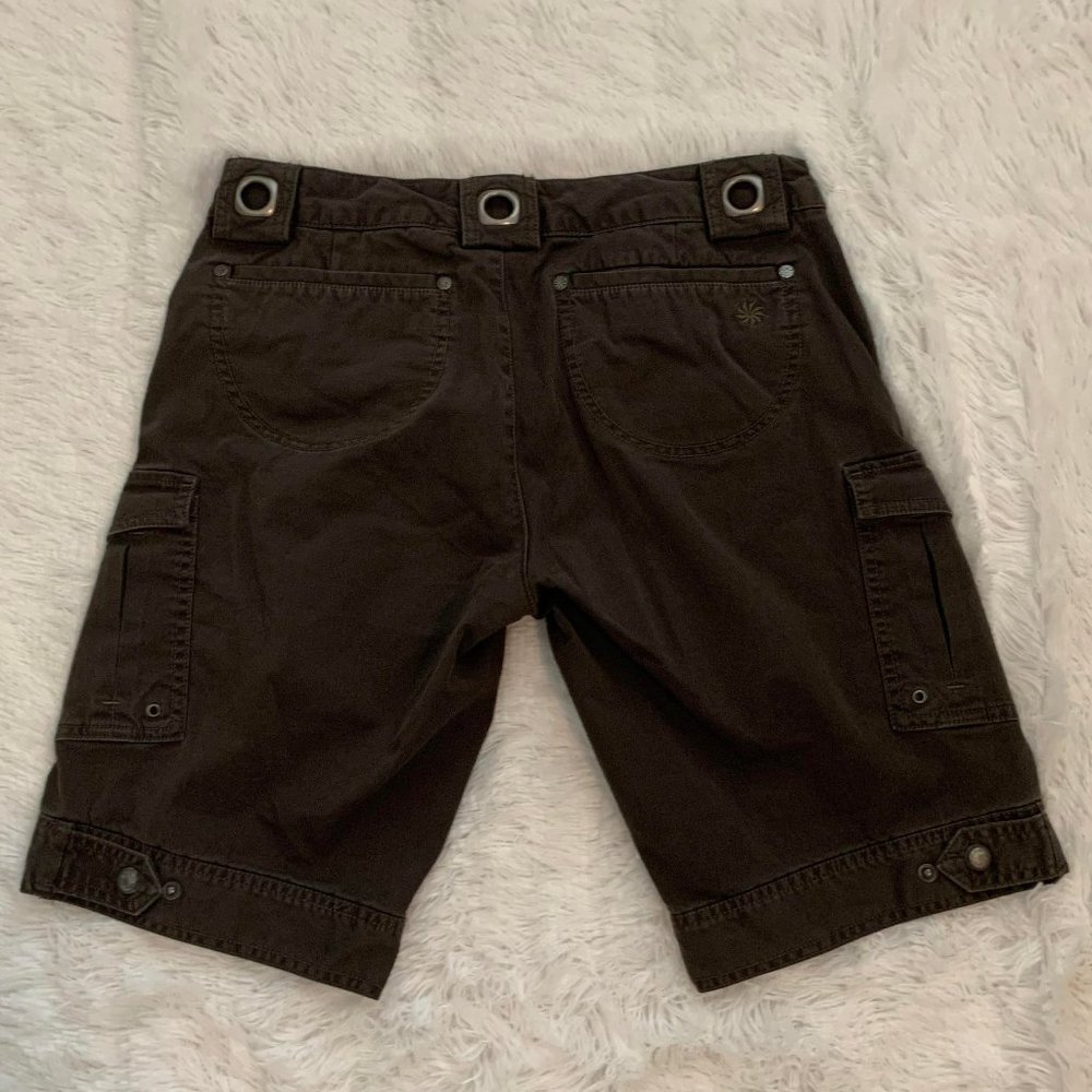 Athleta Kick It Cargo Bermuda Shorts Gray-Brown Size 6 - Picture 2 of 4